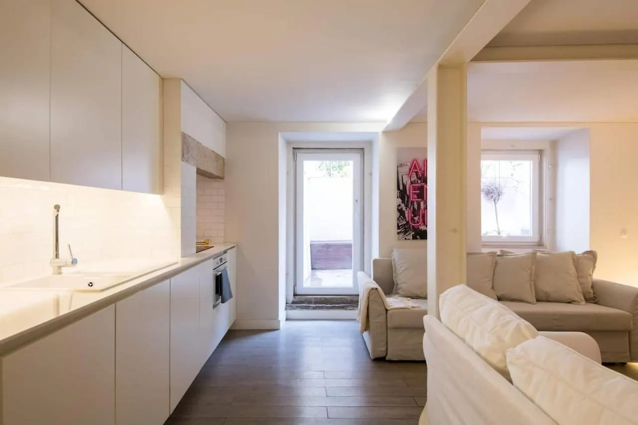 Sunny & Lovely Apartment W/ Patio By Lovelystay Lisboa 0*, Lissabon